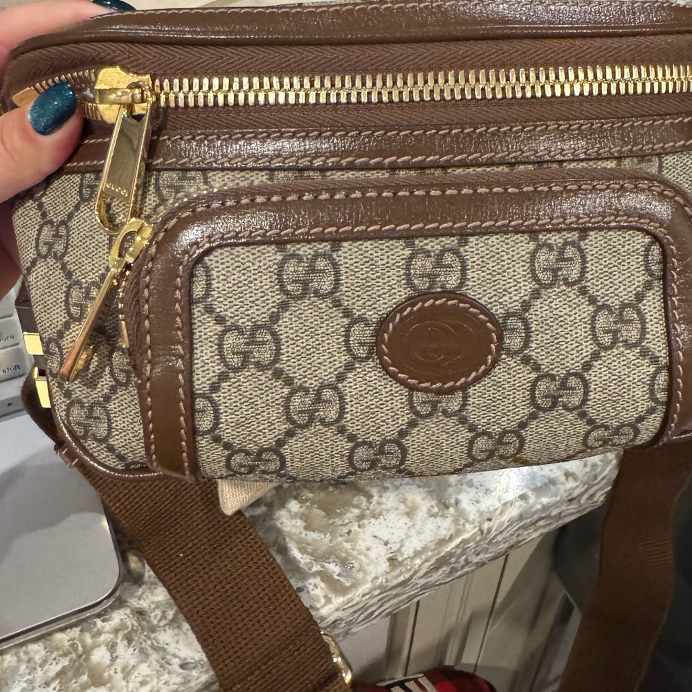 Gucci Double Logo Zipper Opening Waist Bag
